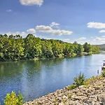 Branson Resort Condo With Lake Taneycomo Access!