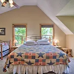 Refined Resort Residence Near Silver Dollar City!