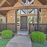Refined Resort Residence Near Silver Dollar City!