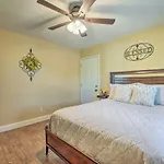Branson Condo With Pool 1 Block To The Strip!