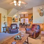 Central And Cozy Cabin About 1 Mi To Branson Strip!