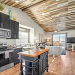 Rustic Cove Escape By The Lake