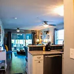 The Bandwagon- Newly Remodeled Near Lake Taneycomo