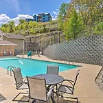 Pet-Friendly Branson Condo With Shared Pool!