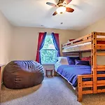 Gorgeous Condo With Resort Pool Near Branson Strip!