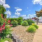 Gorgeous Condo With Resort Pool Near Branson Strip!