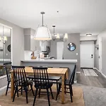 Hadley\'S Place At Pointe Royale, Pristine 2 Bed 2 Bath Condo