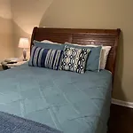 The Divine 409 1 Bdrm With Kitchen
