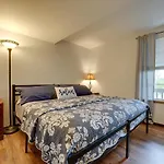 Condo With Balcony And Grill 3 Mi To Moonshine Beach!