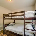 Pet-Friendly Branson Condo With Shared Pool!