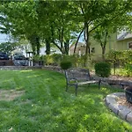 Historic Branson Hotel - Heritage Room With Queen Bed - Downtown - Free Tickets Included