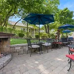 Historic Branson Hotel - Heritage Room With Queen Bed - Downtown - Free Tickets Included