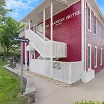 Historic Branson Hotel - Heritage Room With Queen Bed - Downtown - Free Tickets Included
