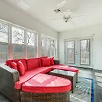 Waterfront Gem With Sunroom Less Than 4 Mi To Beach!