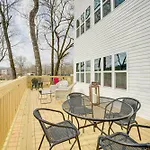 Waterfront Gem With Sunroom Less Than 4 Mi To Beach!