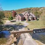 Free Attraction Tickets! Trout Fishing! Private Dock! Large Family Gathering
