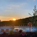 Chateau On The Cove