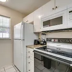 Branson Condo With Screened Porch 4 Mi To Lake!