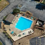 Walk-In, No Stairs Condo, Pets Welcome, 4 Mins To Silver Dollar City, 14 Mins To Ball Park Of America, Amazing Ozark Mountian Views