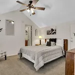 Fall Creek Condo Near The Strip!