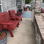 Dutton Inn