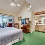 Branson Condo With Golf Course Views Walk To Strip!