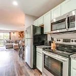 Branson Condo With Mountain-View Deck, Pool Access