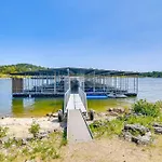 Table Rock Lake Home With Boat Slip, Near 76 Strip!