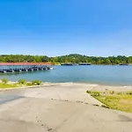 Table Rock Lake Home With Boat Slip, Near 76 Strip!