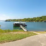 Artilla Cove Cabin 9- Lakeside- Pool & Hot Tub
