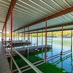 Artilla Cove Cabin 7- Lake Views- Pool & Hot Tub