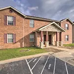 Branson Apartment With Pool - 5 Mi To Marvel Cave!