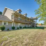 Cozy Condo With Golf Course View In Branson!