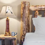 Cozy Lodge-Private Hot Tub-Walk To Lake Taneycomo-Free Attraction Tickets