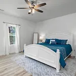 Cozy Table Rock Lake Home W Hot Tub & Game Room