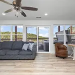 Cozy Table Rock Lake Home W Hot Tub & Game Room