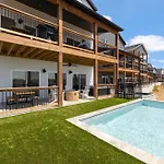 Pvt Outdoor Pool-Hot Tub-Cmty Amenities-Multiple Arcades-Free Attraction Tickets