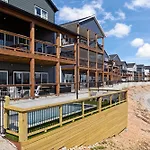 Pvt Outdoor Pool-Multiple Arcades-Pvt Hot Tub-Free Attraction Tickets-Firepit-Lake View