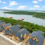 Lakefront Haven With Hot Tub And Gym