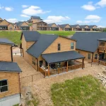 Lakefront Haven With Hot Tub And Gym