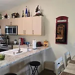 Swan\'S Couples Getaway Condo