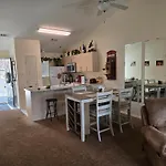 Swan\'S Couples Getaway Condo