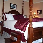 Anchor Inn On The Lake Bed And Breakfast