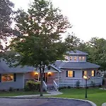 Anchor Inn On The Lake Bed And Breakfast