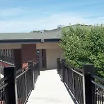 Lodge At The Falls