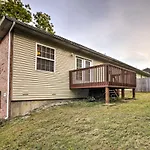 Branson Home With Deck Walk To The Strip And Creek!