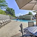 Condo With Patio - 5 Mi To Sdc And Table Rock Lake!