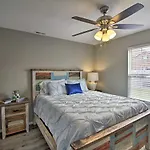 Condo With Patio - 5 Mi To Sdc And Table Rock Lake!