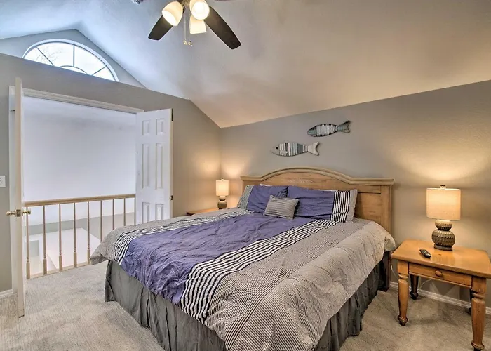 Condo And Sunroom And Pool Access, Walk To Marina