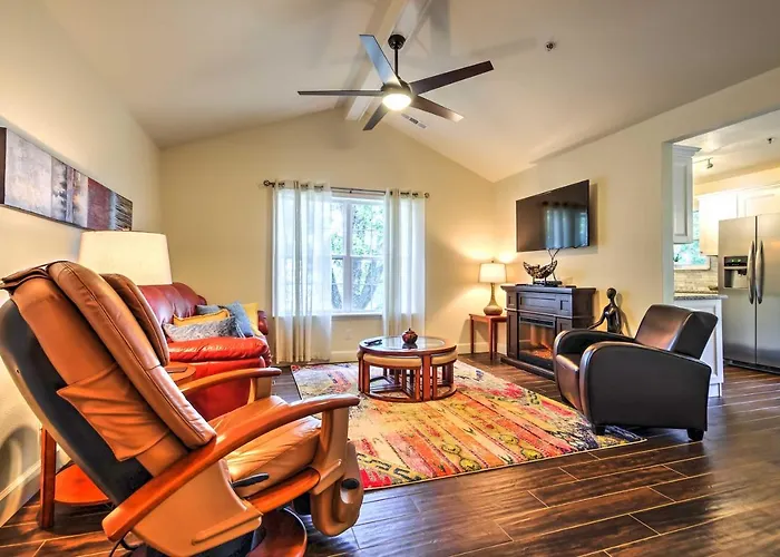 Gorgeous Condo With Resort Pool Near Branson Strip!